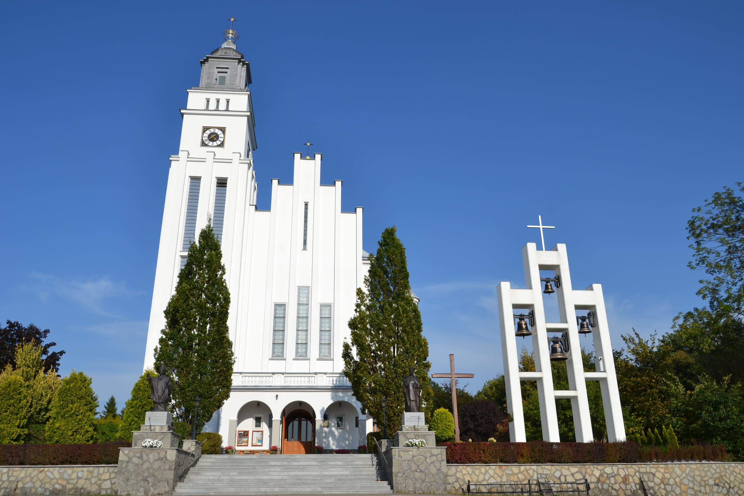 Wieża kościoła w Medyni Głogowskiej